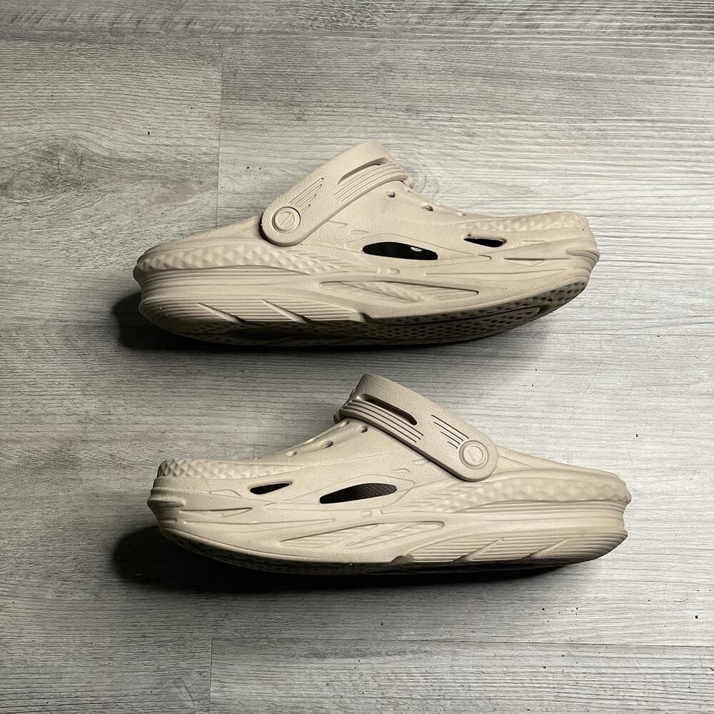 Unisex Beige Crocs Off Grid Clogs Slip Ons Men’s Size 4 / Women’s Size 6